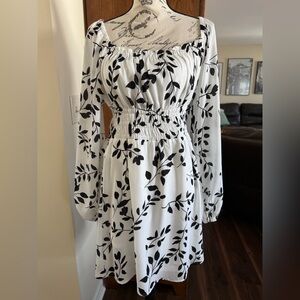 Chic Black and White Leaf Print Long Sleeve Dress